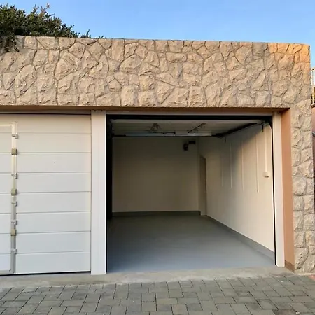 Samanta ノヴィ・ヴィノドロスキー